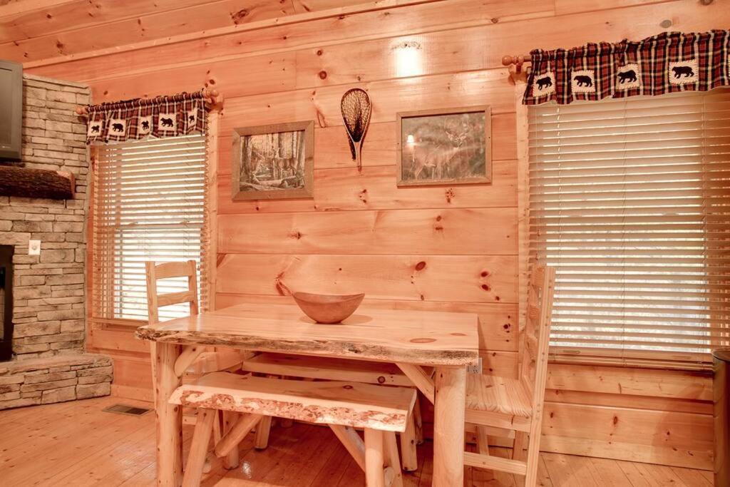 Brave Eagle Cabin เซอเวียร์วีล ห้อง รูปภาพ